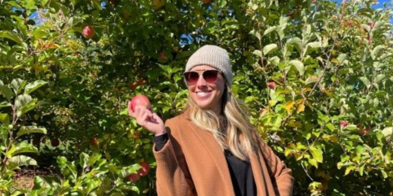 Carter-Mountain-Orchard-apple-picking-gala